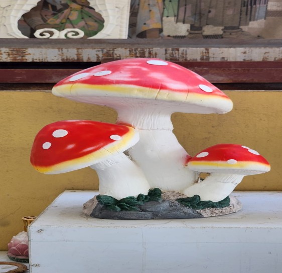 Mushroom Statue For Garden Decor